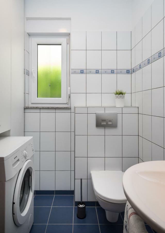 Apartments Biba Malinska Eksteriør bilde