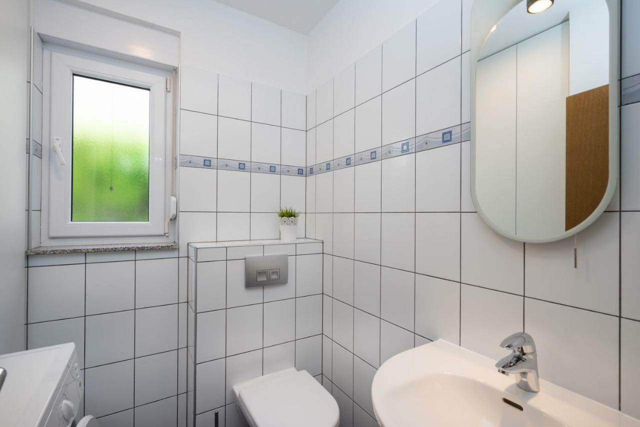 Apartments Biba Malinska Eksteriør bilde